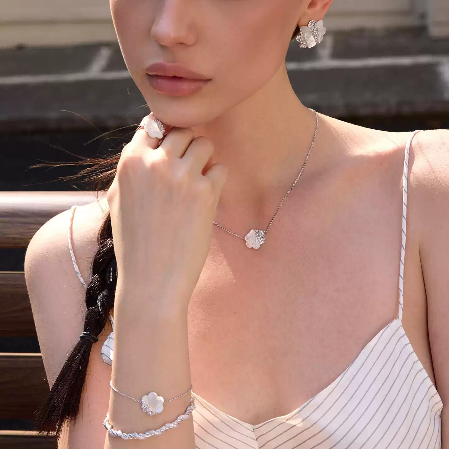 Marleen White Mother-of-Pearl Floral Necklace