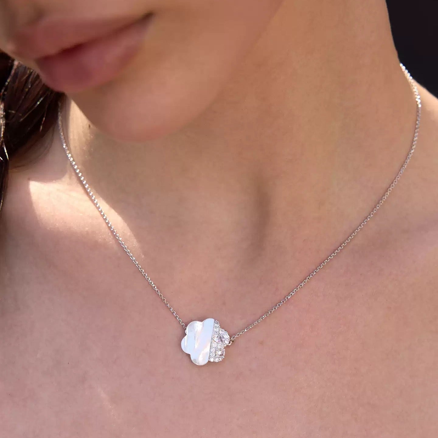 Marleen White Mother-of-Pearl Floral Necklace