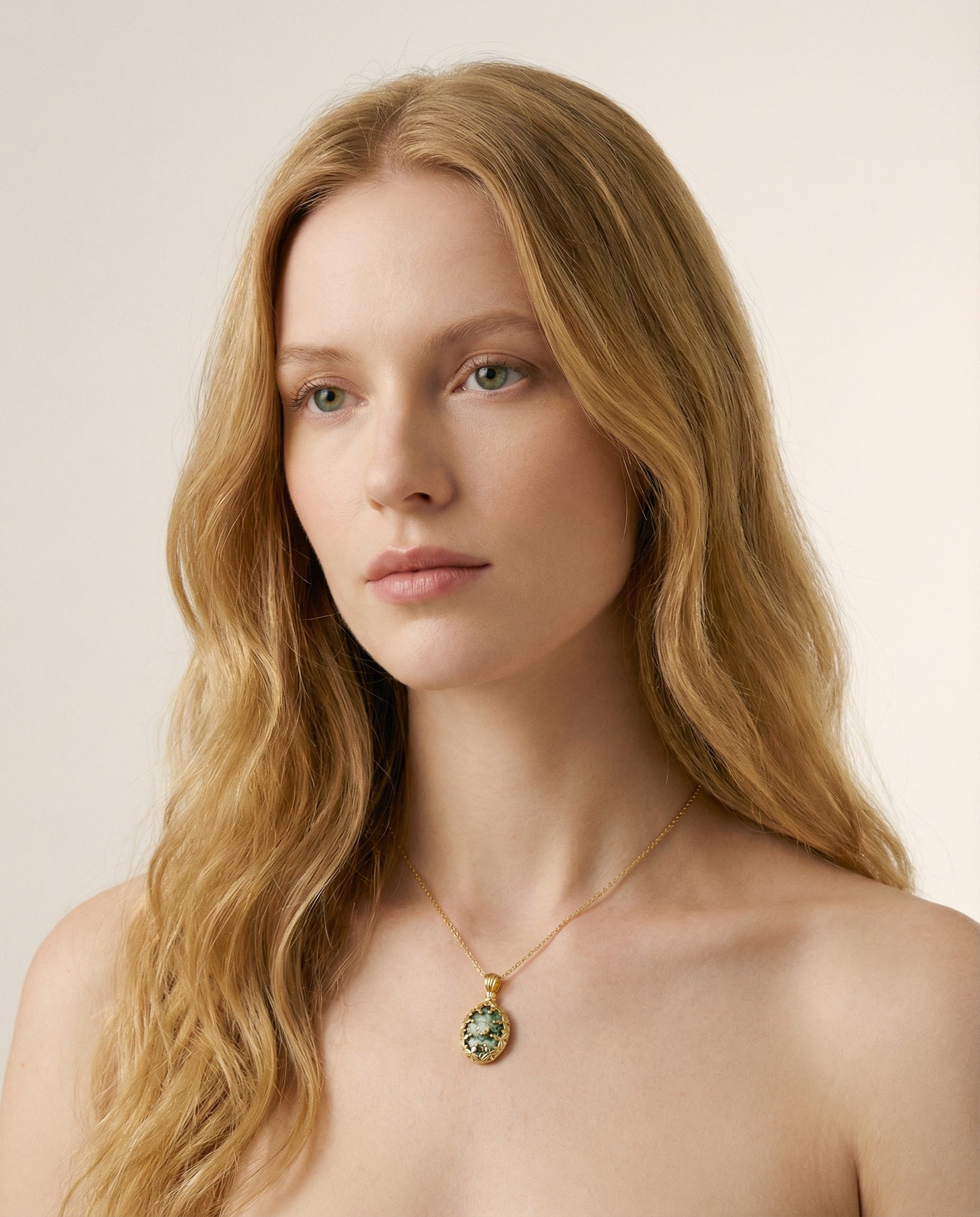 Léonie Green Moss Oval Necklace