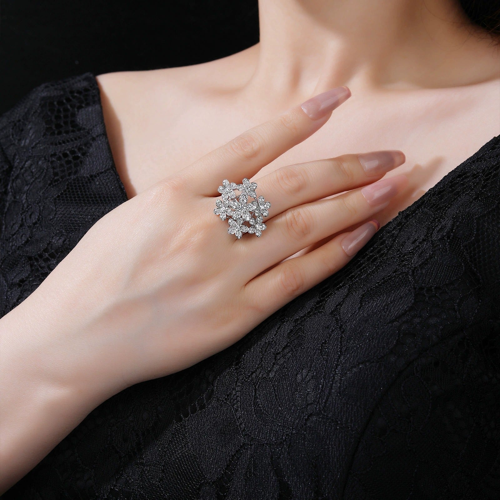 Orphée White Floral Ring