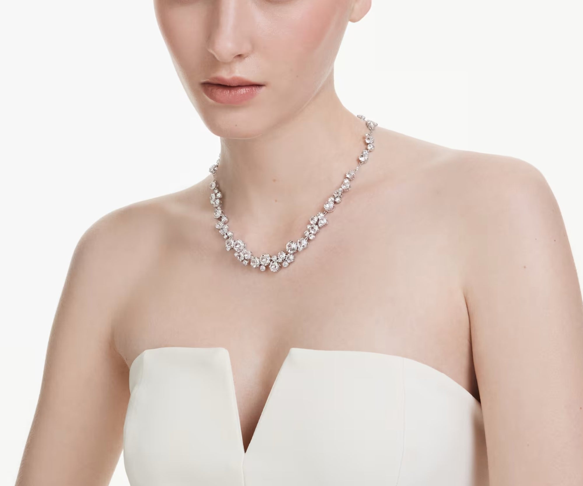 Pamela White Round Necklace