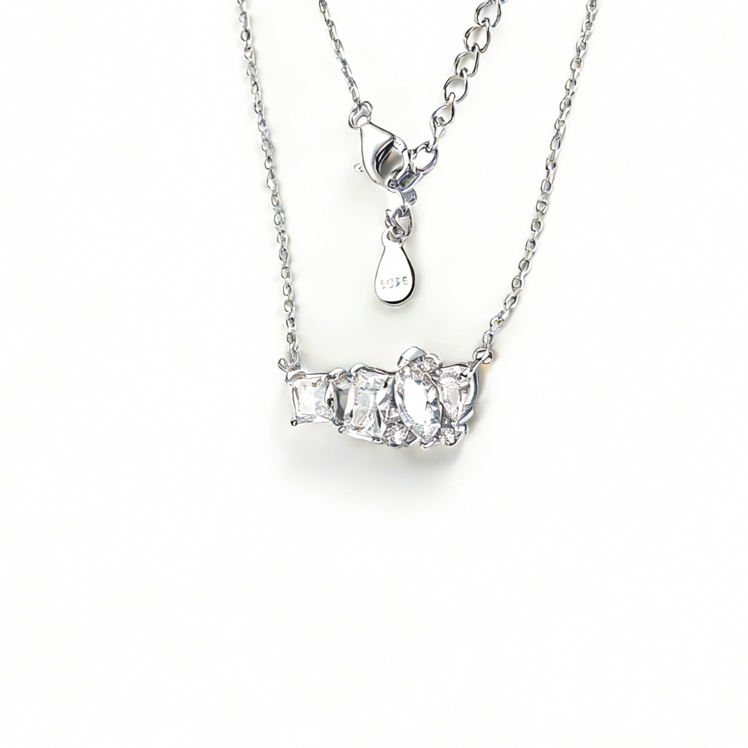 Roxelane White Necklace