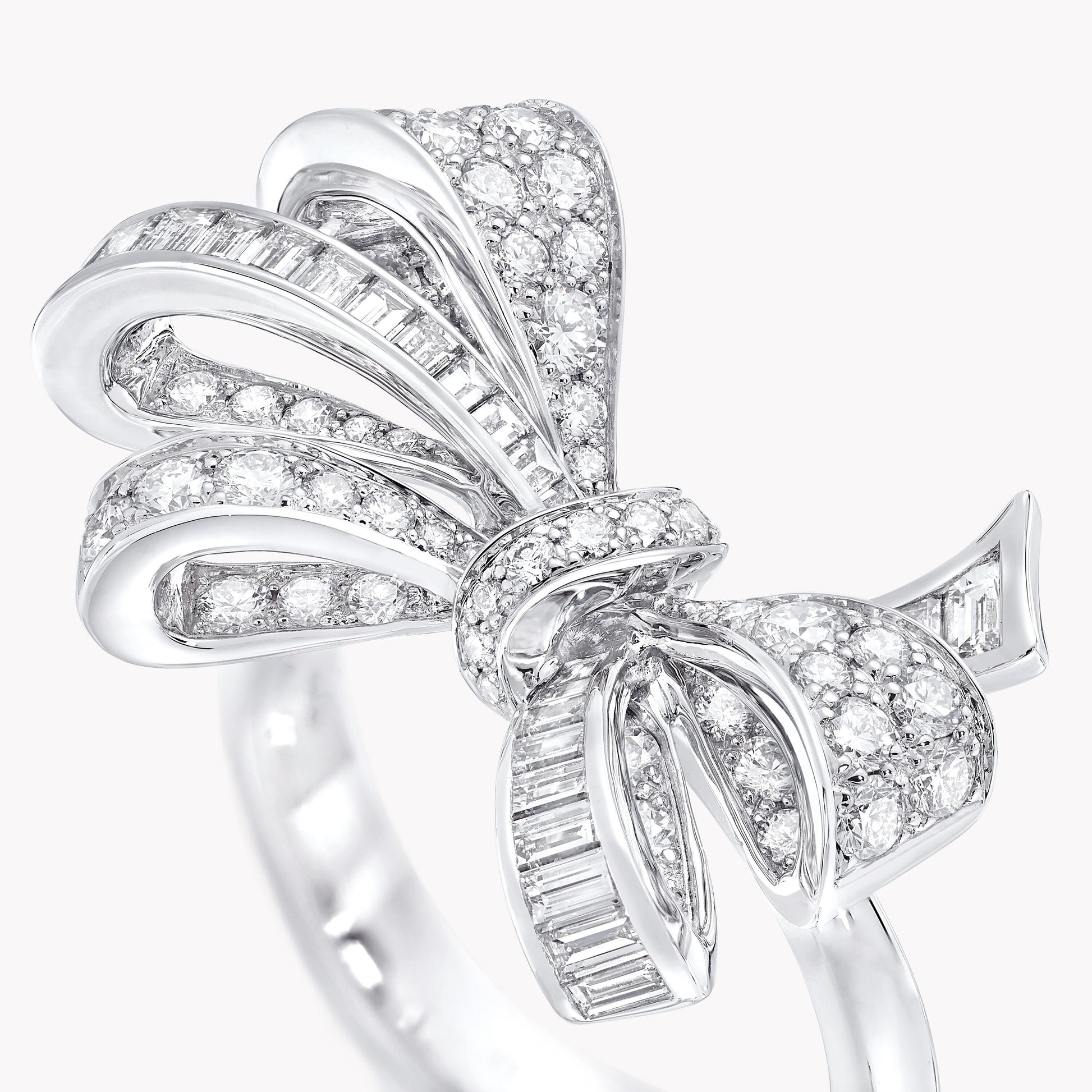 Stylisé White Butterfly Ring