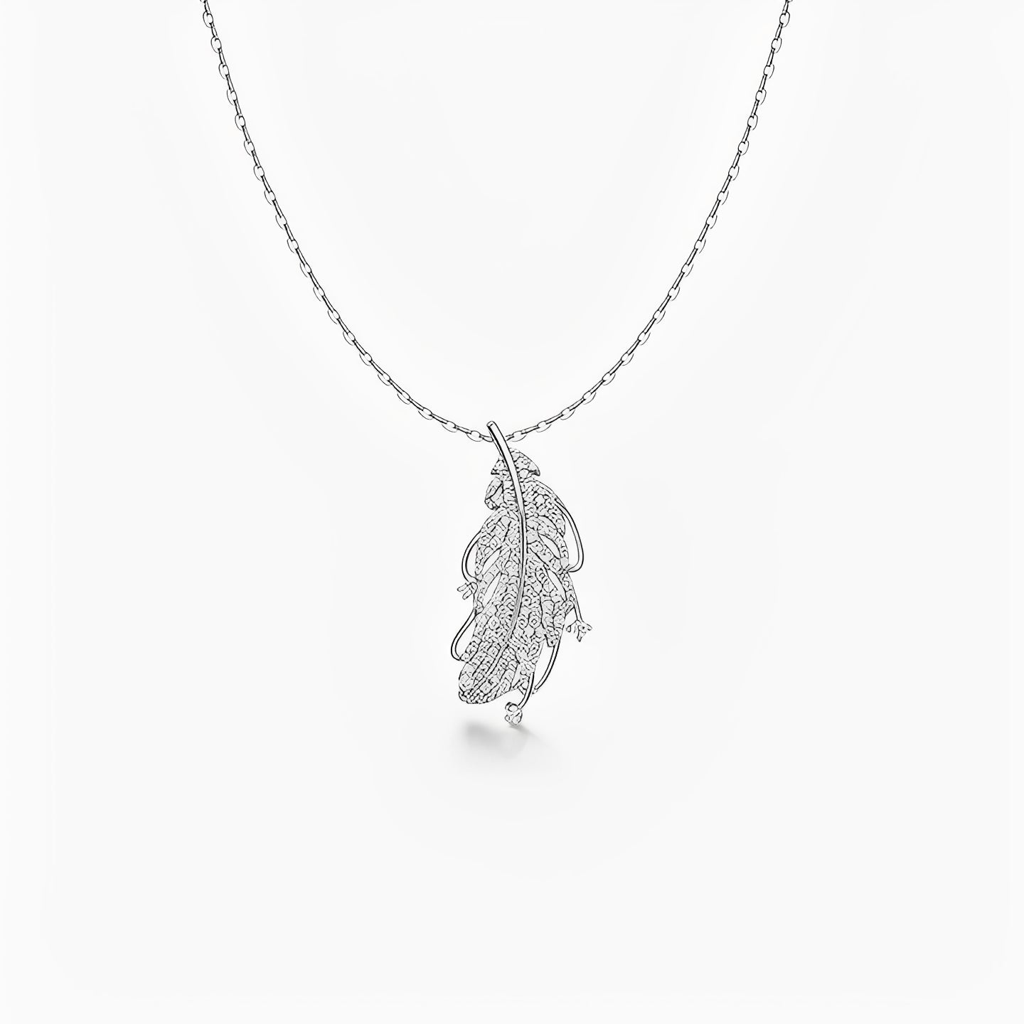 Thérèse White Feather Necklace
