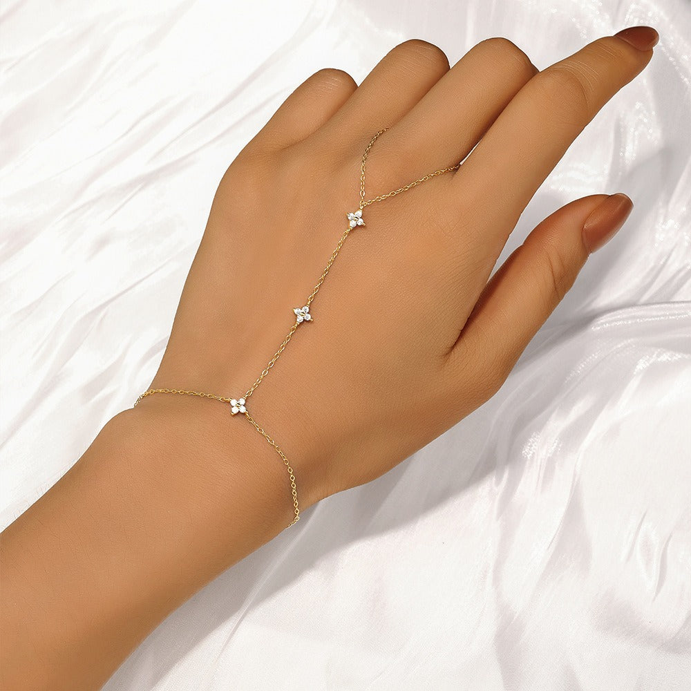 Tiana 14K Gold Trèfle Linked Finger Bracelet